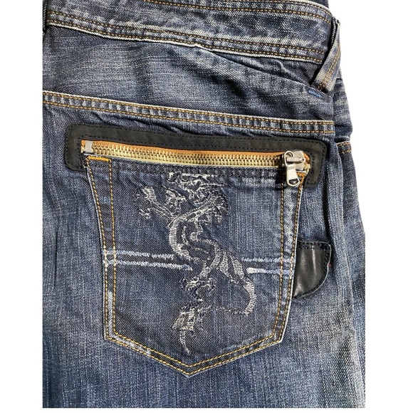 Men’s Diesel SLAMMER Lion Embroidered Jeans - Picture 9 of 11